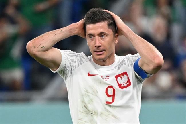 HLV Ba Lan nói gì về việc tiếp tục để Lewandowski đá penalty?
